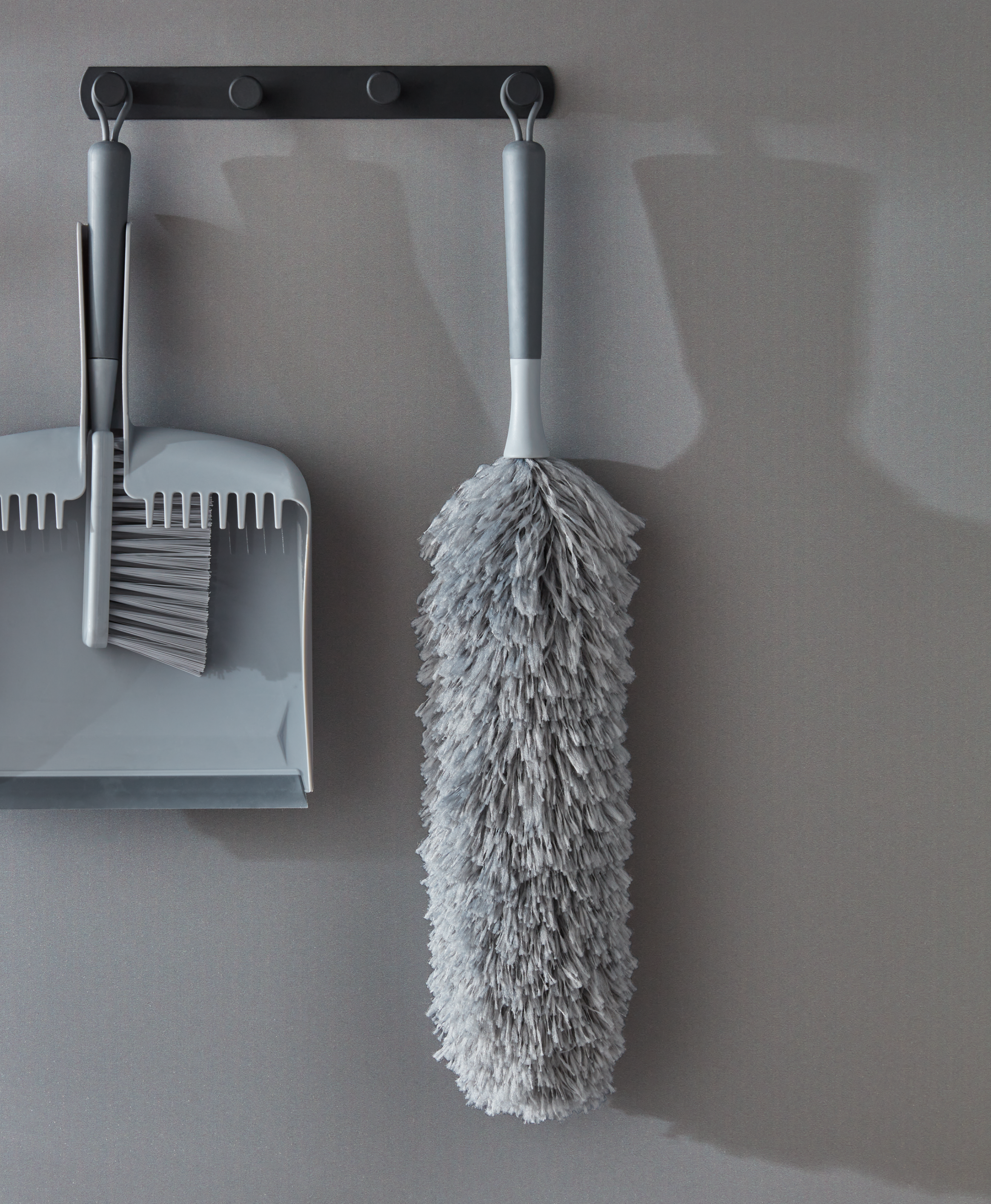 artículos de limpieza hogar, aerosol, cepillo, esponja. Productos